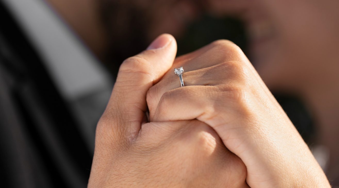 Na koju ruku ide zaručnički prsten?